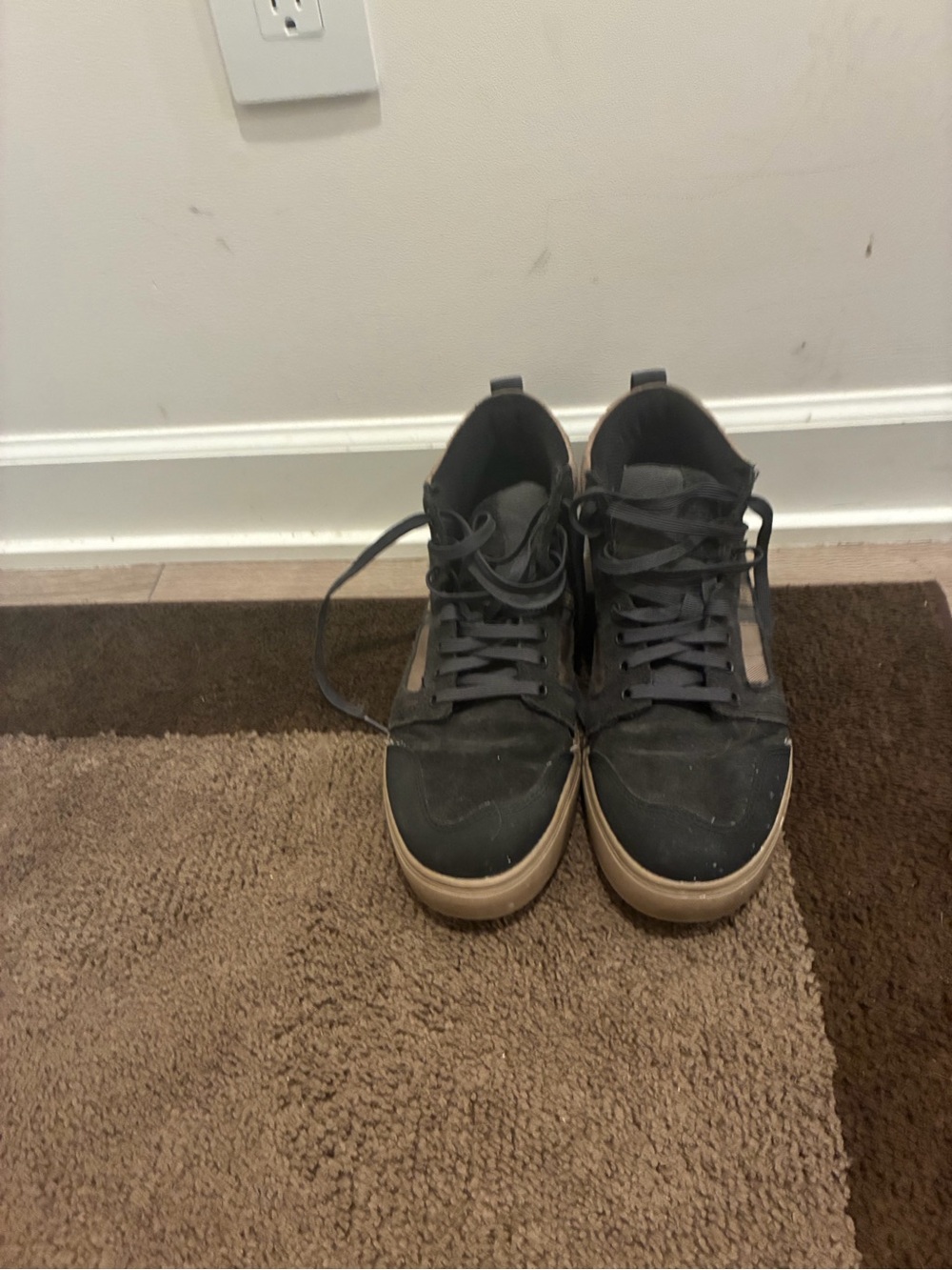 Salomon Men's Sneakers in Black with Tan Sole Sz 11